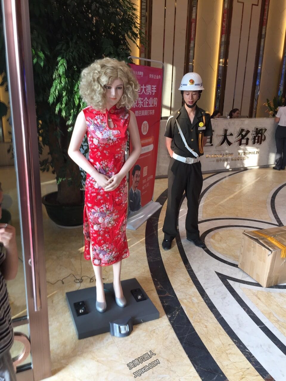 機(jī)器人取代普通工人？全是屁話